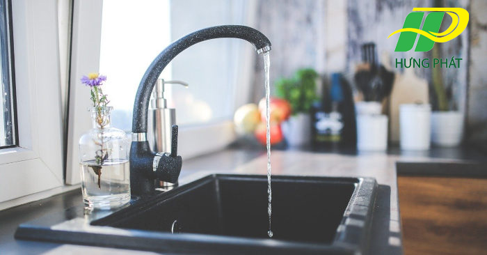 Khu-mui-ong-thoat-nuoc-bang-baking-soda