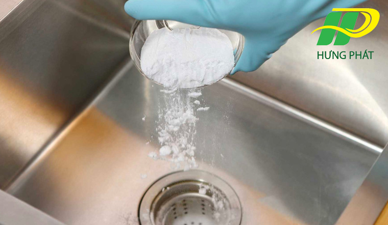 Khu-mui-ong-thoat-nuoc-bang-baking-soda