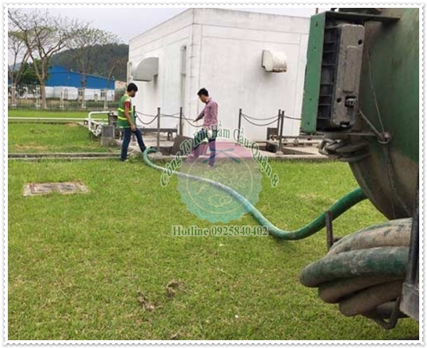 Xử l&yacute;, khắc phục bồn cầu bị h&ocirc;i do tắc ống tho&aacute;t kh&iacute;