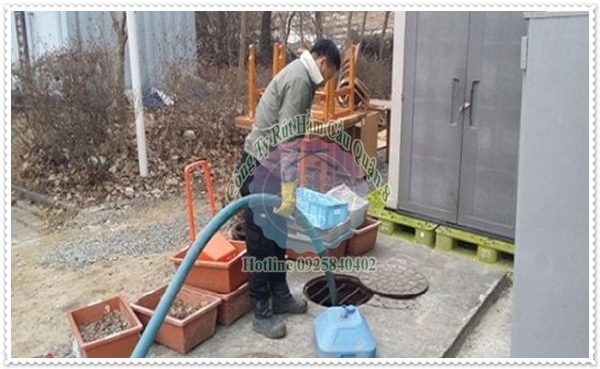 nguy&ecirc;n nh&acirc;n khi&ecirc;n bồn cầu bị h&ocirc;i do tắc ống tho&aacute;t kh&iacute;