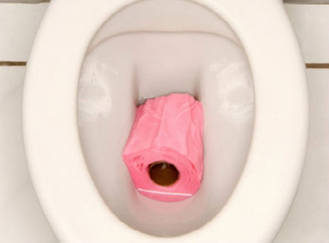 bồn cầu xả nước kh&ocirc;ng sạch do bị nghẹt